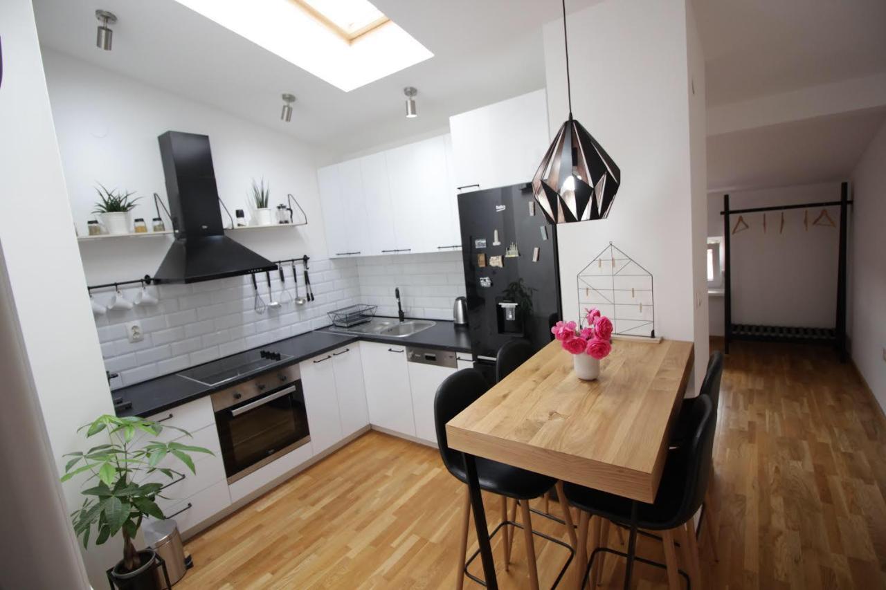 La Paloma Blanca Apartment Тузла Екстериор снимка