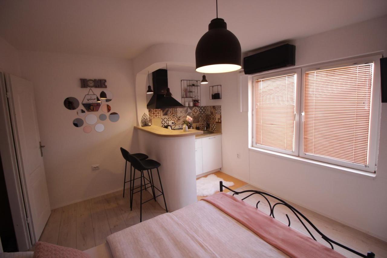 La Paloma Blanca Apartment Тузла Екстериор снимка